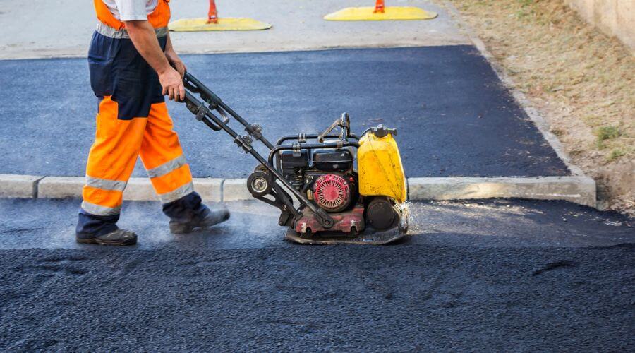 Professional gutter cleaning in Hull, IA